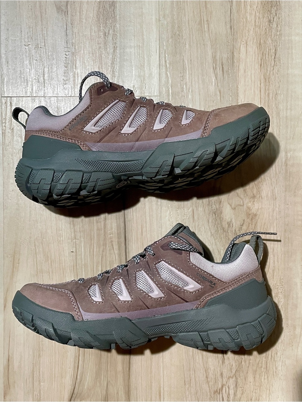 Oboz Sawtooth x Low Hiking Shoe, Lupine color, leather upper Women’s size 7 NWOB